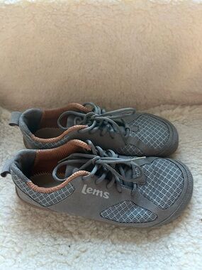 Gray Low-Profile Lace-Up Sneakers missing shoes insoles (see picture)